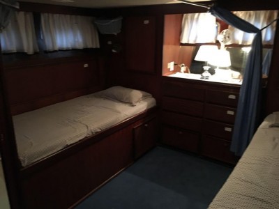 Hatteras Yachts 43 Double Cabin