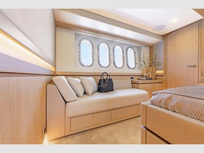 Van Der Valk Raised Pilothouse 