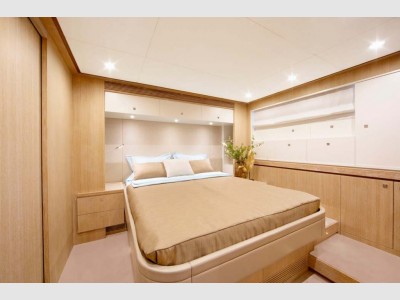 Van Der Valk Raised Pilothouse 