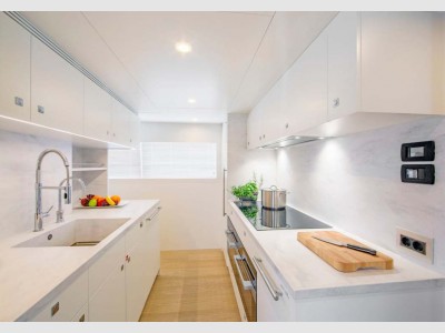 Van Der Valk Raised Pilothouse 