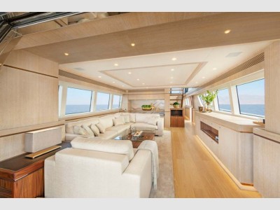 Van Der Valk Raised Pilothouse 