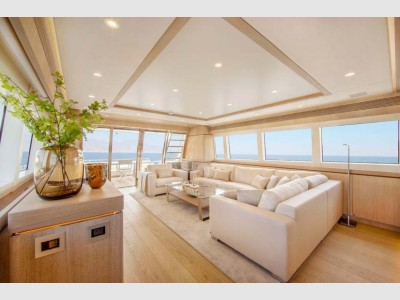 Van Der Valk Raised Pilothouse 