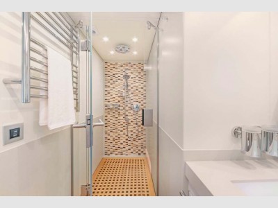 Van Der Valk Raised Pilothouse 