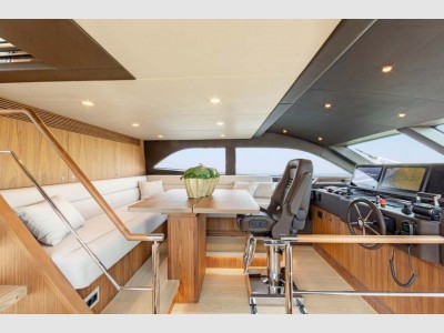 Van Der Valk Raised Pilothouse 