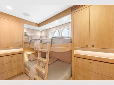 Van Der Valk Raised Pilothouse 