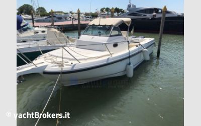  BOSTON WHALER  BOSTON OUTRAGE 28' 