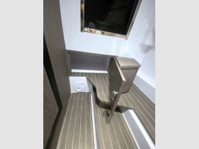 Ranieri International Cayman 28 Executive Trofeo