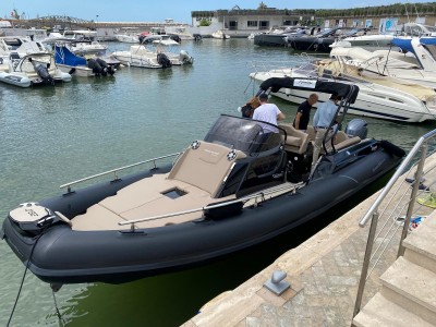 Ranieri International Cayman 28 Executive Trofeo