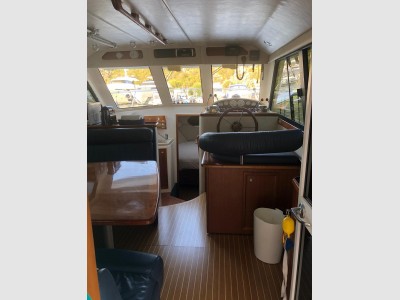 Riviera Marine 33 Flybridge