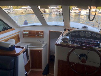 Riviera Marine 33 Flybridge