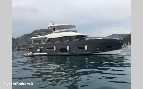 Azimut Magellano 66