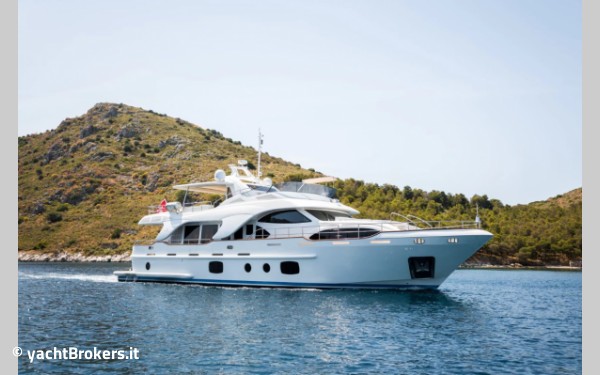 Benetti Legend 85