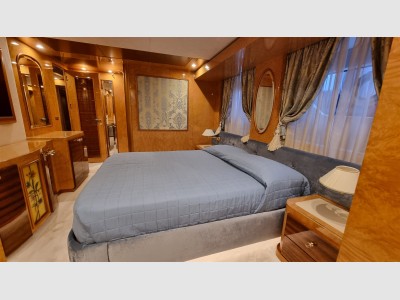 Amer Yachts 100