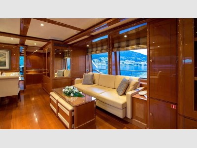 Benetti Legend 85