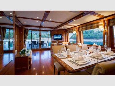 Benetti Legend 85