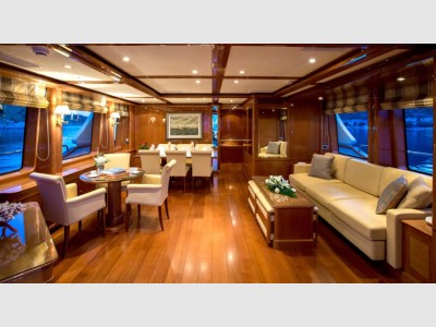 Benetti Legend 85