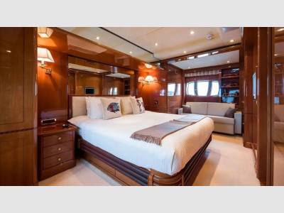 Benetti Legend 85