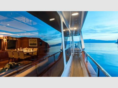 Benetti Legend 85