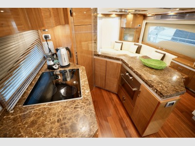 Dominator Yachts Dominator 62