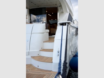 Dominator Yachts Dominator 62