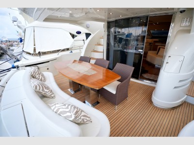 Dominator Yachts Dominator 62