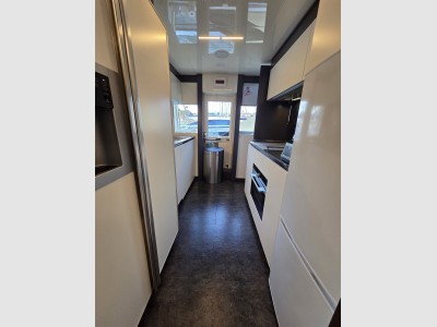 Ferretti Yachts 920