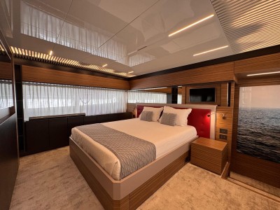 Ferretti Yachts 920