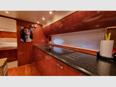 Princess Yachts V58